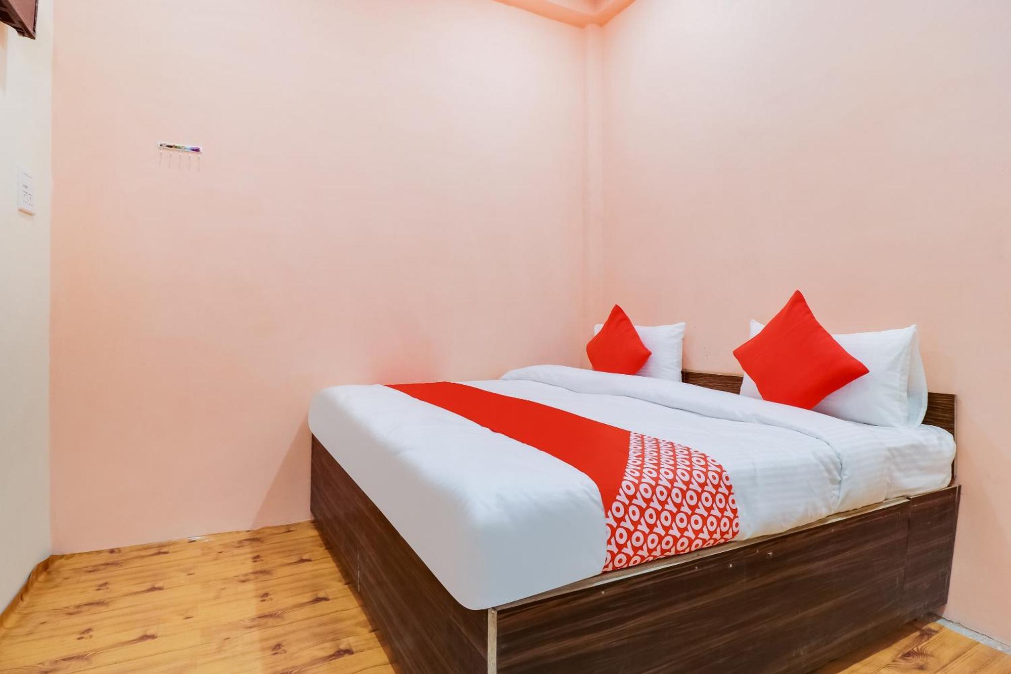 Super Hotel O Spot On Yash Paying Guest House Kakarmatha Exterior foto